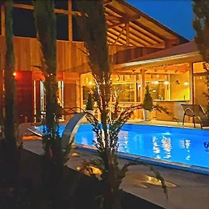 Casa de Férias Poá Em - Casa Aconchegante C Piscina, Hidromassagem E Cromoterapia, P 22 Pessoas!, Itapoa (Santa Catarina)